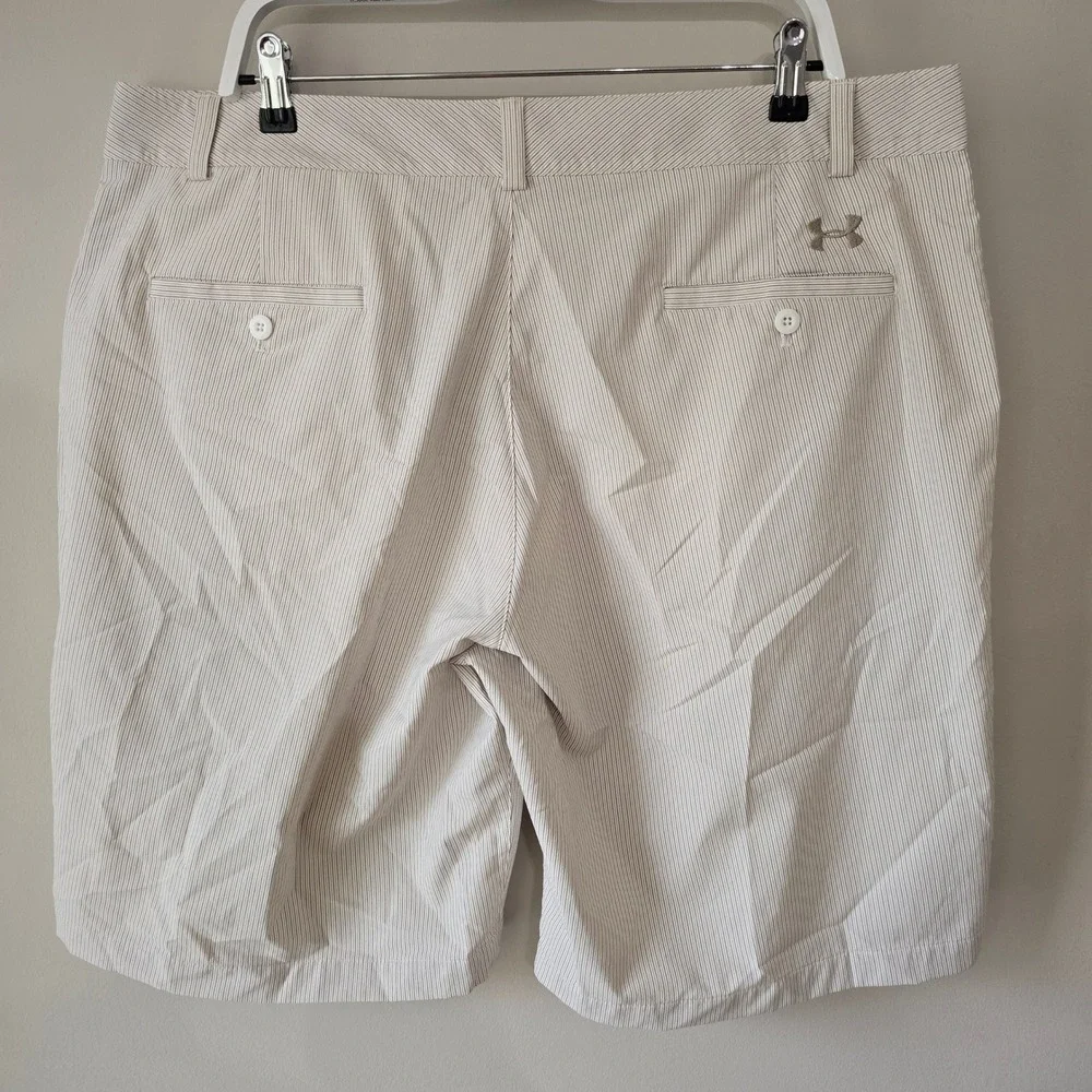 Under Armour Mens 40 Performance Golf Shorts Tan White Pinstripe Stretch